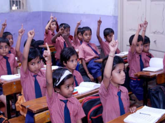 स्कूल संचालकों ने उठाई स्कूलों की छुट्टियां रद्द करने की मांग, सरकार को सौंपा ज्ञापन